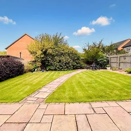 Apartment Pretty 4 Bed Detached House 5 Mins M6 And